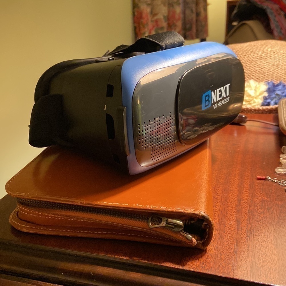 VR Headset By BNEXT Compatible With IPhone And Android Phone Models. Trippy.